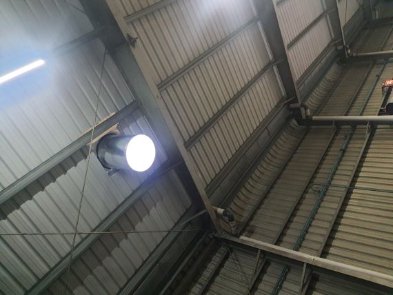 Industrial factory floor illuminated by LightTube LT-520